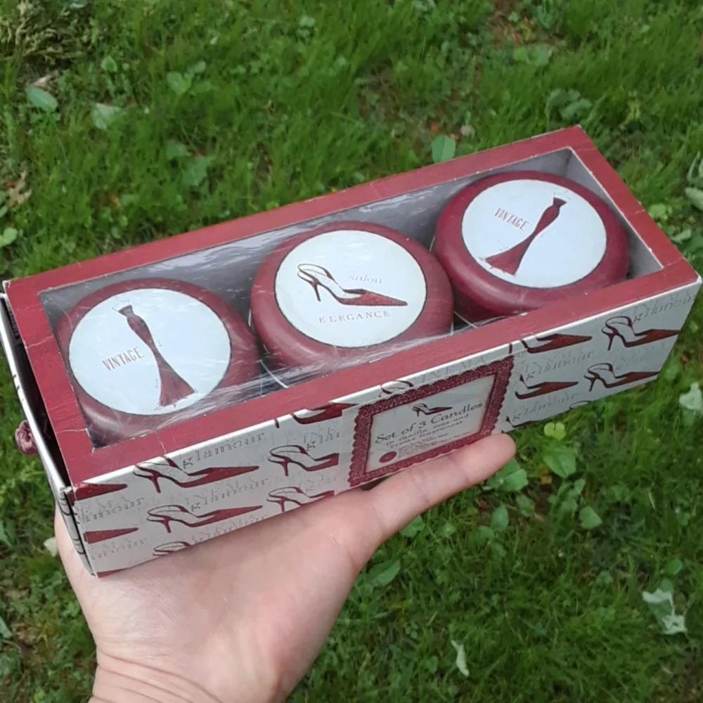 New set of 3 Candles Super cute packaging!